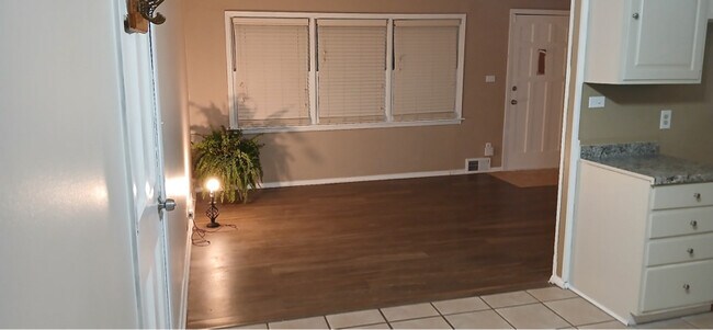 Building Photo - 11224 Oakland Ave