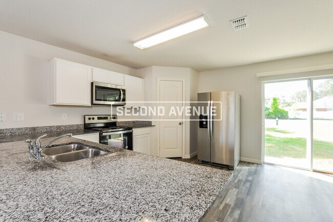 Foto del edificio - 41 Raemoor Dr