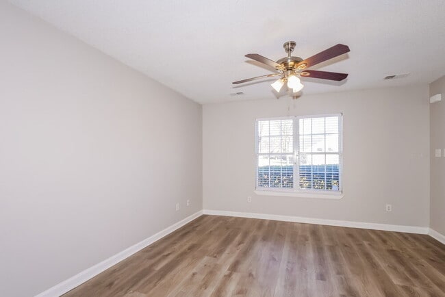 Building Photo - 8793 5 Oaks Dr W