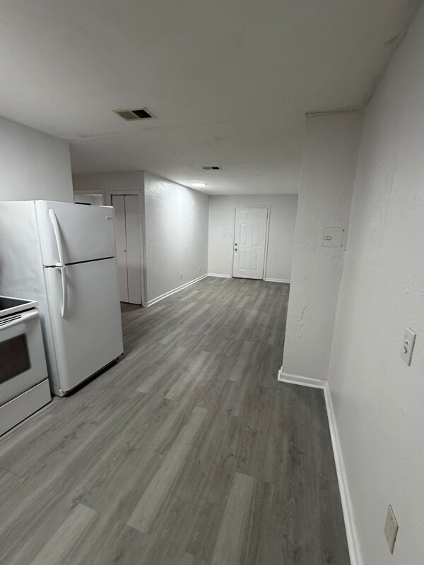 Foto del edificio - 4015 Silver Sands Rd