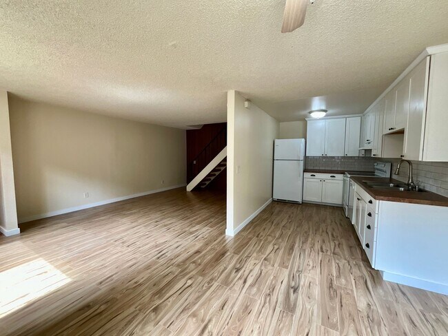 Building Photo - Updated 2BR Apartment | No Shared Walls | ...