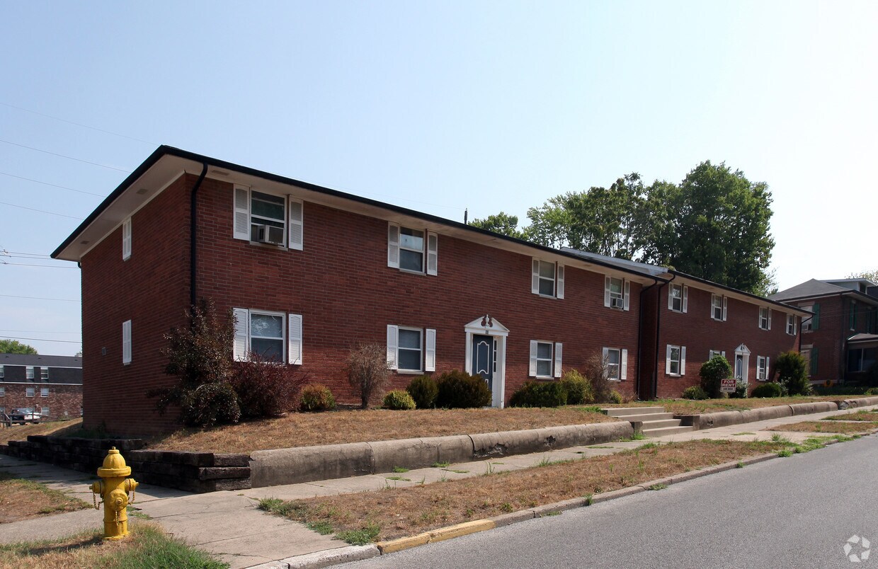 Primary Photo - 60-90 W Harrison St
