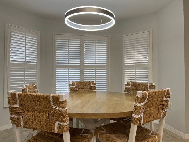 Breakfast area - 2830 Surfside Blvd