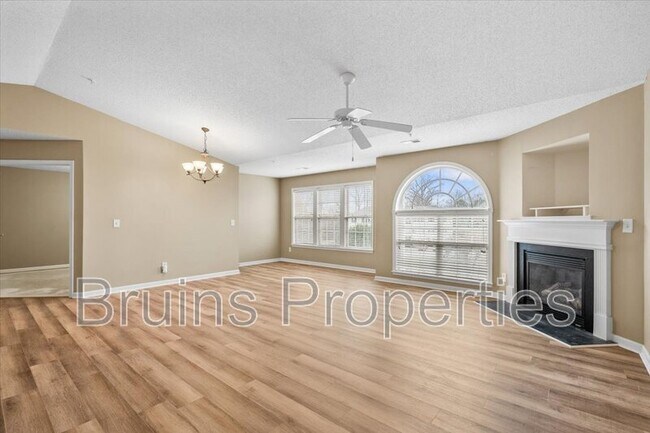 Foto del edificio - 6113 Hedgecock Cir