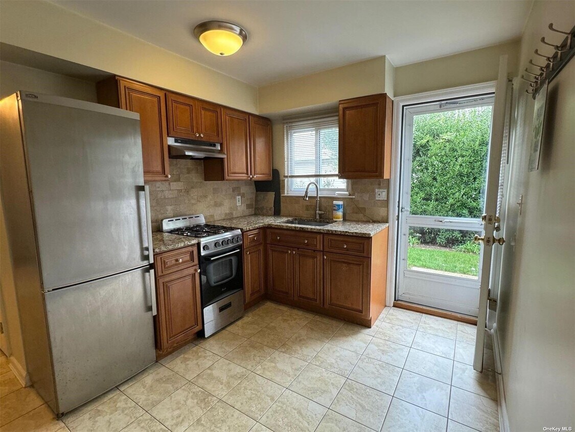 Primary Photo - 113 Maple Blvd