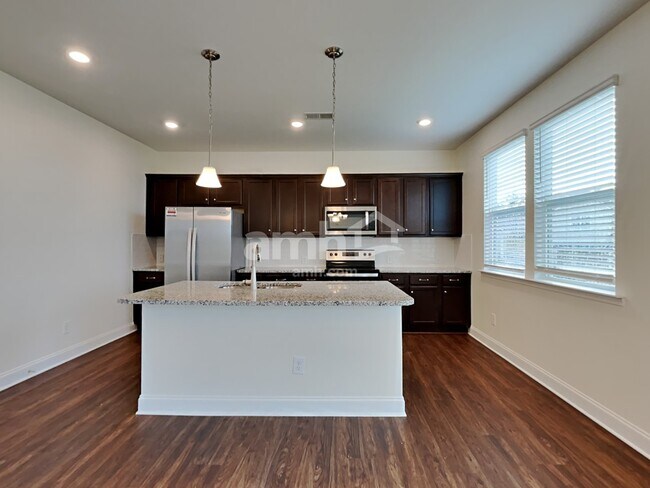 Building Photo - 153 Larragan Dr