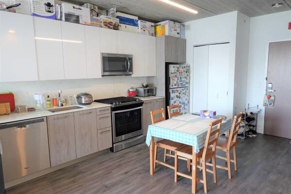 Foto principal - 1590 Elmwood Ave