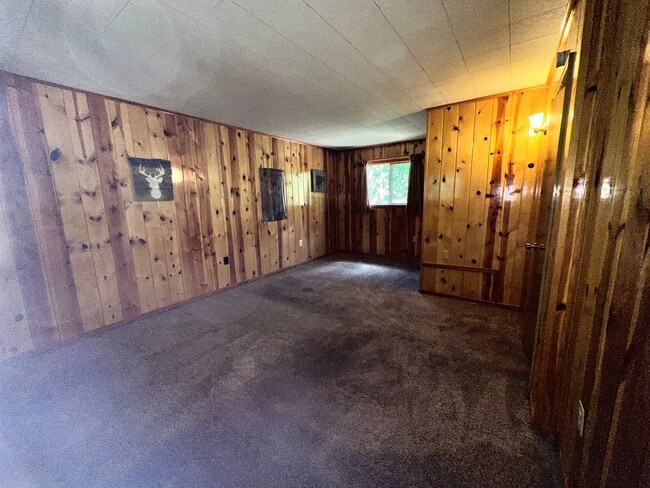 Building Photo - 237 E White Mountain Blvd