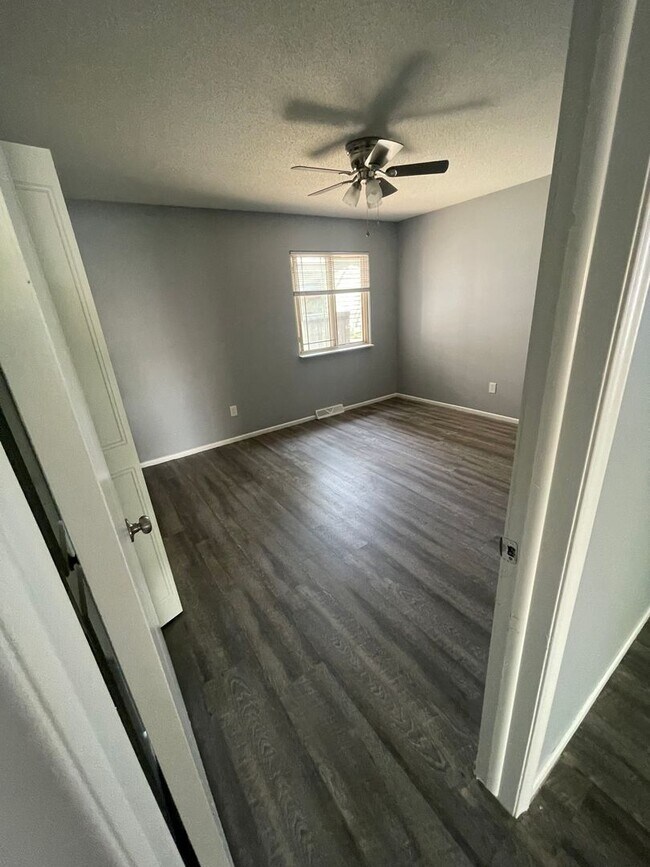 Oasis Apartments 10900 Oasis Ct Shawnee, KS Apartments for Rent in