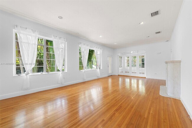 Foto del edificio - 7621 NE 7th Ave