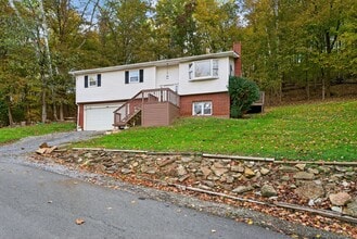 Building Photo - 320 Diamond Ave