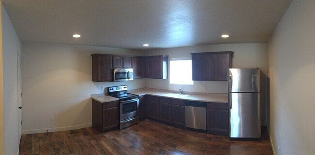 Foto del edificio - Beautiful 3 Story Townhome