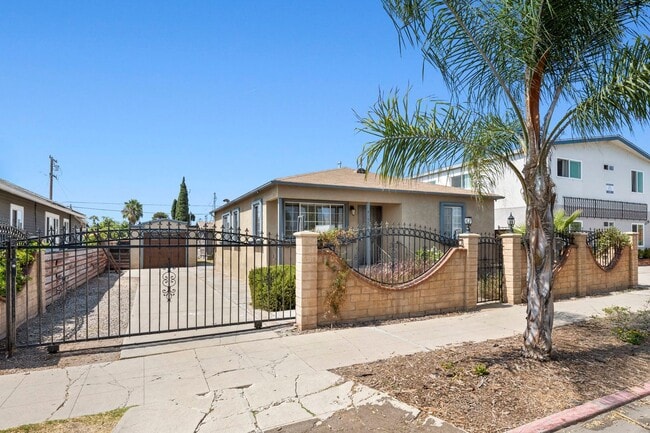 Foto del edificio - 3 Bedroom Home with Yard!