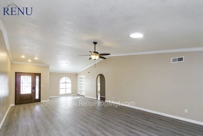 Building Photo - 3 Bed, 2 Bath Home with RV Gate and No HOA!