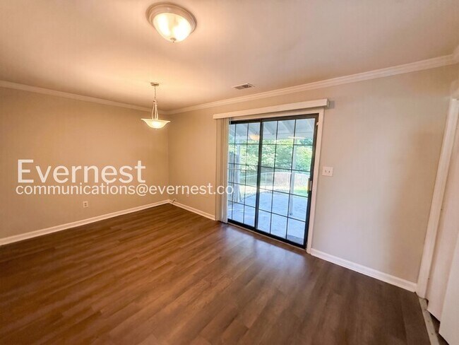 Foto del edificio - 3-Bed/3-Bath Townhome with Fenced Backyard/Available Soon!