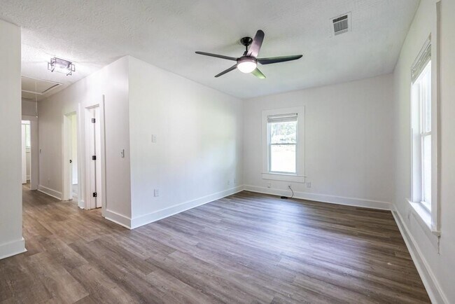 Photo - 1871 Center Ave House