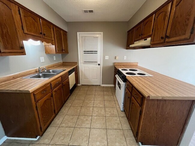 Foto del edificio - Renovated 3 Bedroom 2 Bath Home with 1 Car Garage!