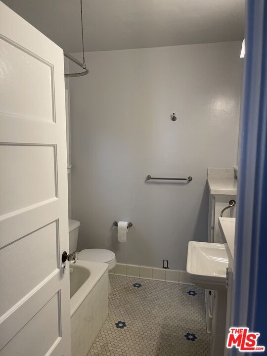 Primary Photo - 2021 N Vermont Ave
