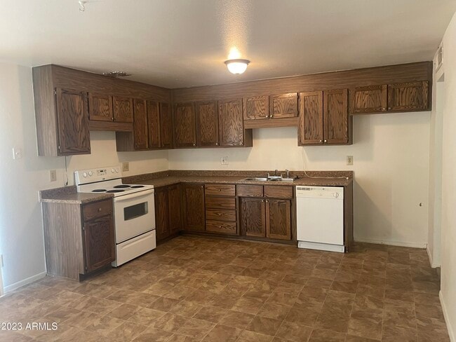 Building Photo - 3807 E Hillery Dr