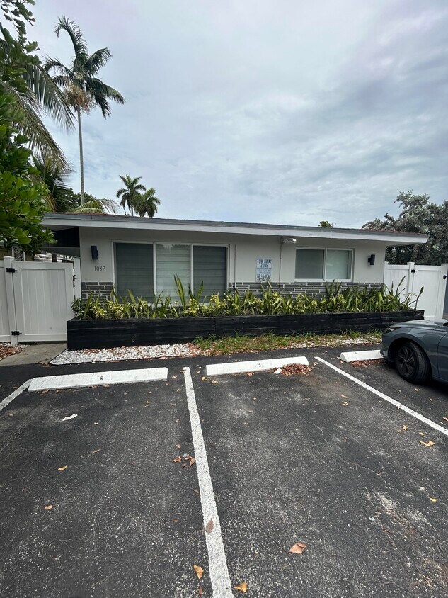 Foto principal - 1037 NE 9th Ave