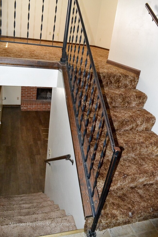 Building Photo - 2025 Shirley Ln