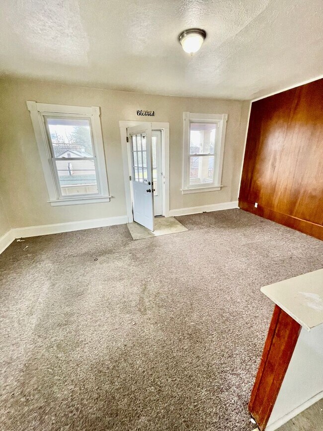 Building Photo - 700 Market St