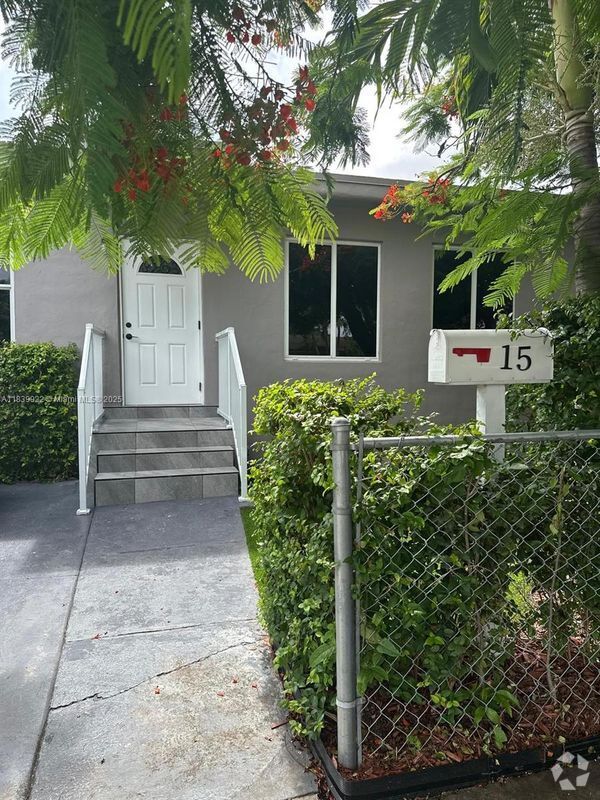 Building Photo - 15 NW 31st Ave
