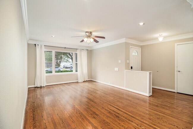 Foto del edificio - 8418 Lorrie Dr