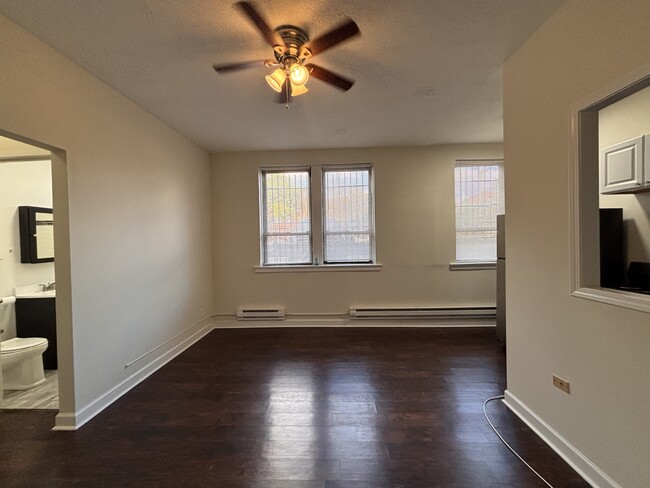 Foto del edificio - 3346 N Marshfield Ave