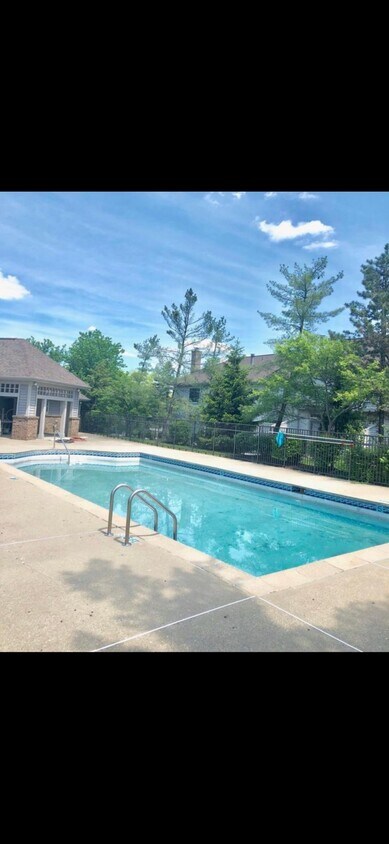 Primary Photo - 576 Cloverfield Ln