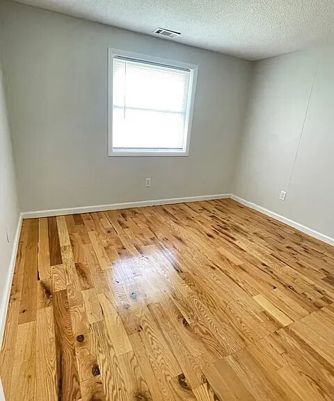 Foto del edificio - Fully Renovated 4-Bedroom Townhouse Available for Rent!