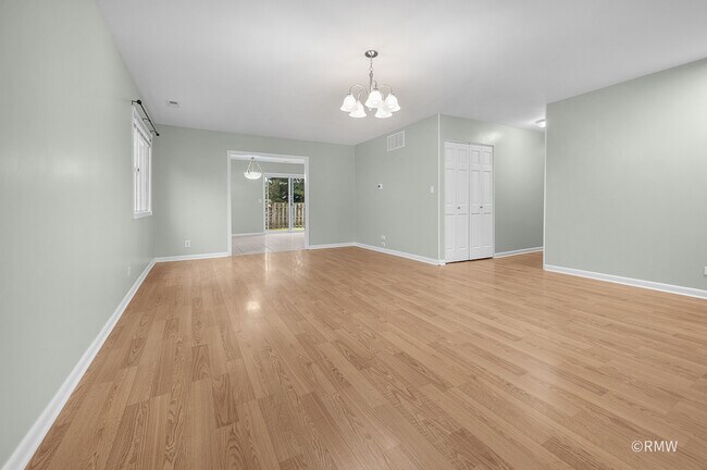 Foto del edificio - 309 Thistle Dr