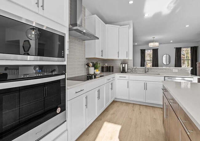 Foto del edificio - Stylish 3BR Townhome in Charlotte