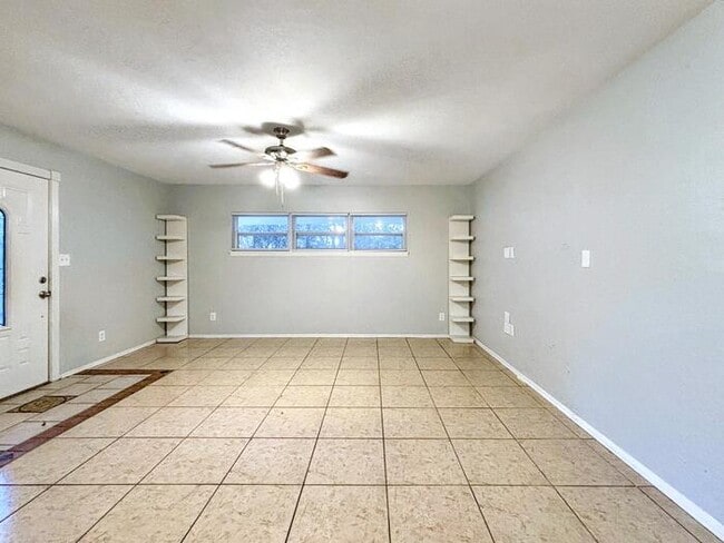 Building Photo - Spacious Home with Modern Amenities and Carport Parking