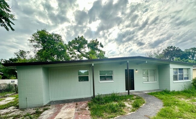 4-Bedroom Home with Modern Touches! - 4-Bedroom Home with Modern Touches!