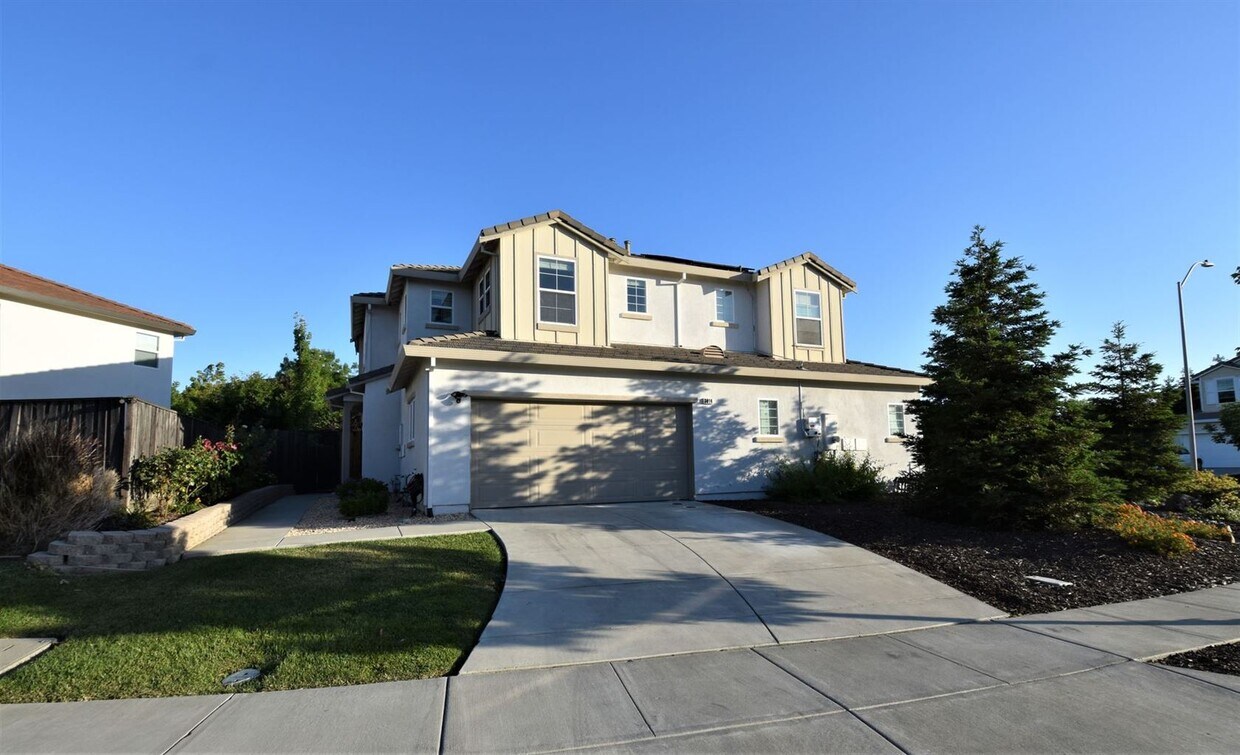 Primary Photo - 4 br, 2.5 bath House - 3814 Black Butte Road