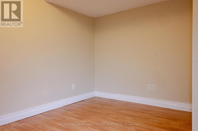 Photo du bâtiment - 1702 Greenvale Crescent