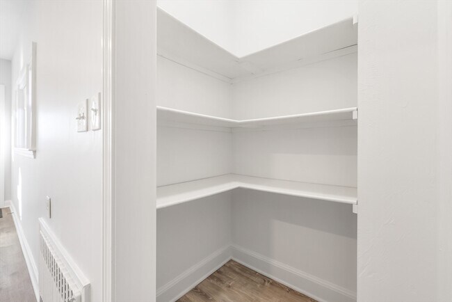 Building Photo - 33 Pearl St