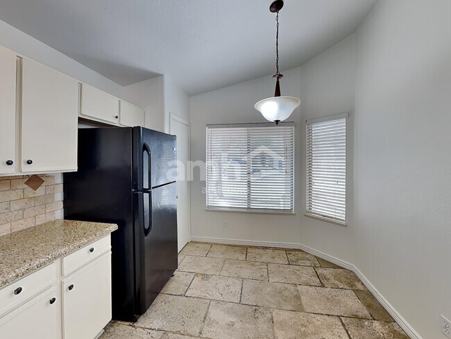 Foto del edificio - 6784 W Gardenia Ave