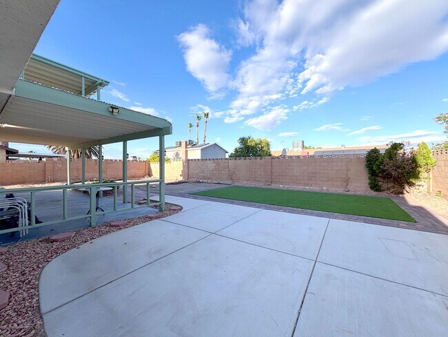 Building Photo - 4 Bedroom Home located Near Alta and the 95 Freeway in Mature Neighborhood with no HOA. HOME HAS ...