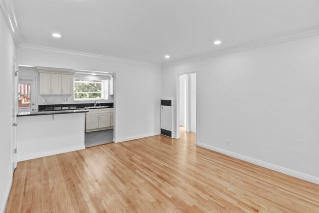 Building Photo - 14619 Moorpark St