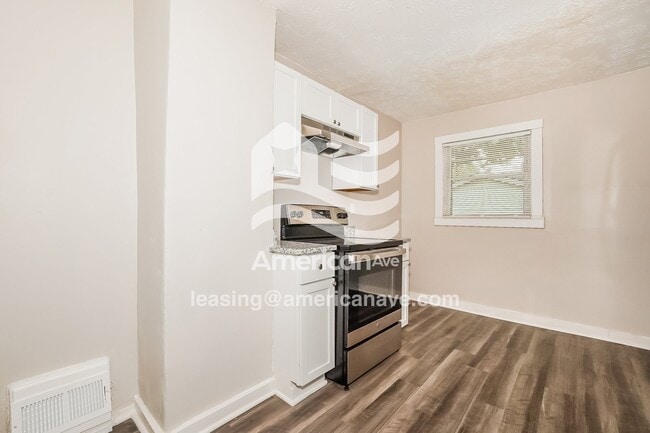 Foto del edificio - 128 Hollinger Ave