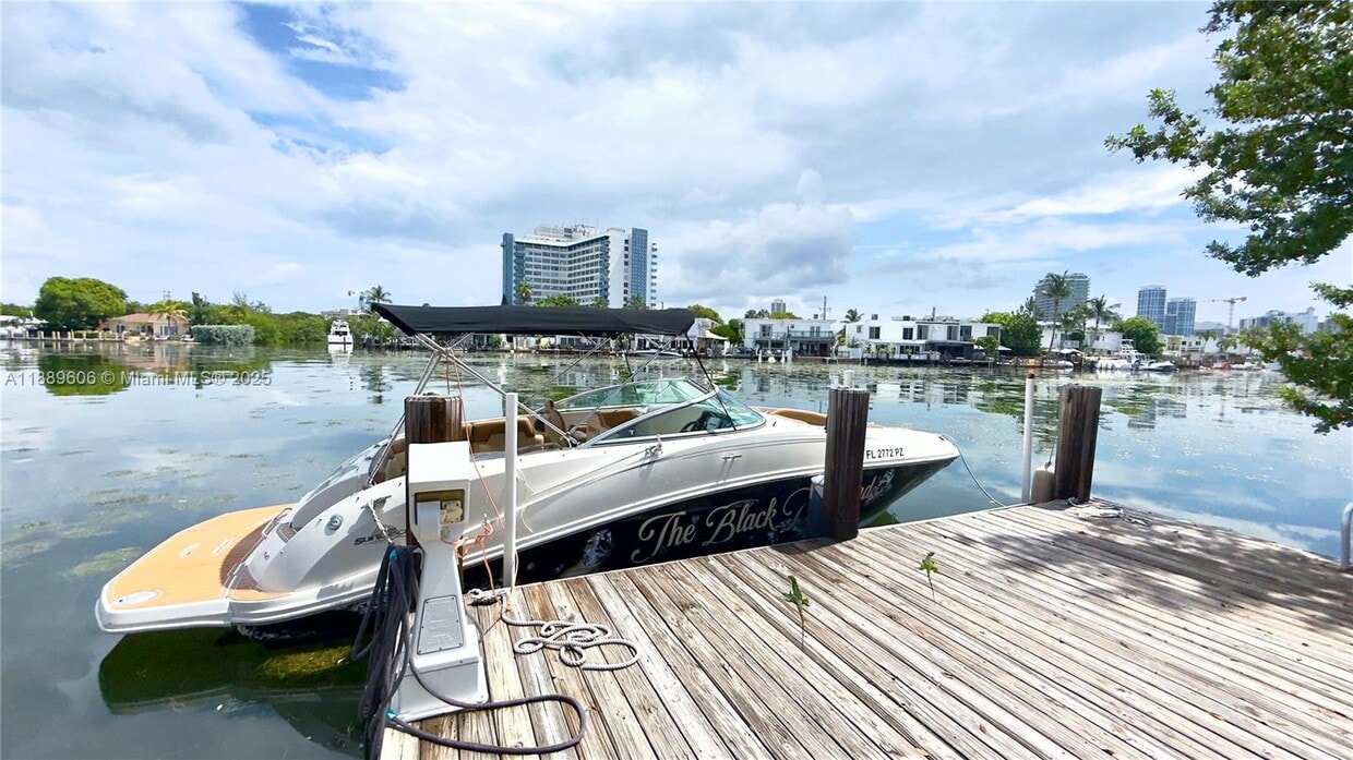 Foto principal - 145 N Shore Dr