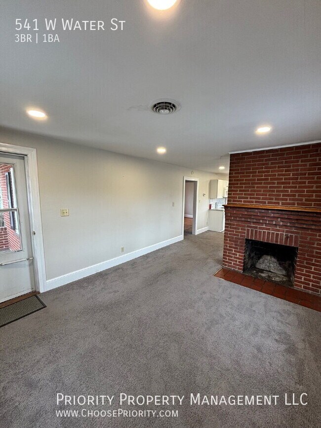 Foto del edificio - 541 W Water St