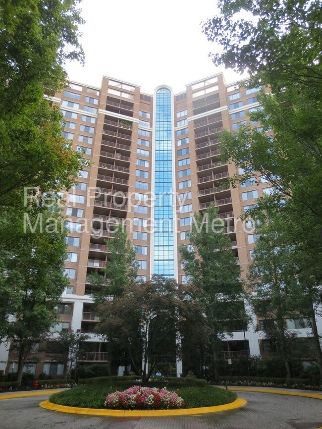 Foto del edificio - 10101 Grosvenor Pl