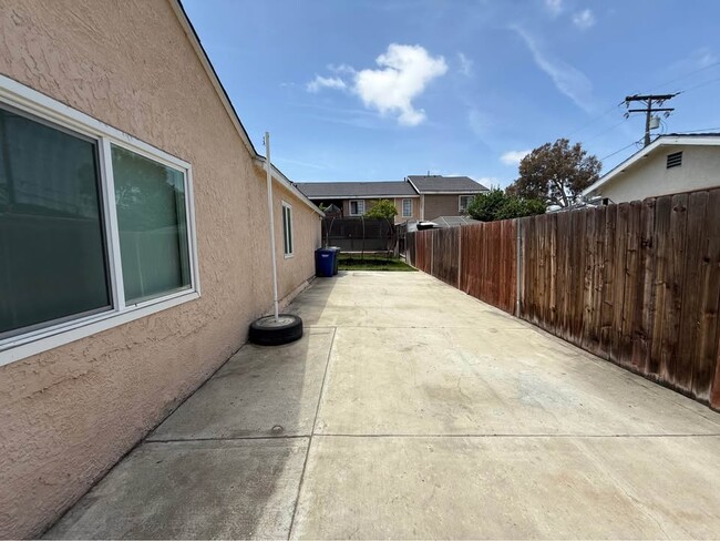 driveway - 20841 Alburtis Ave