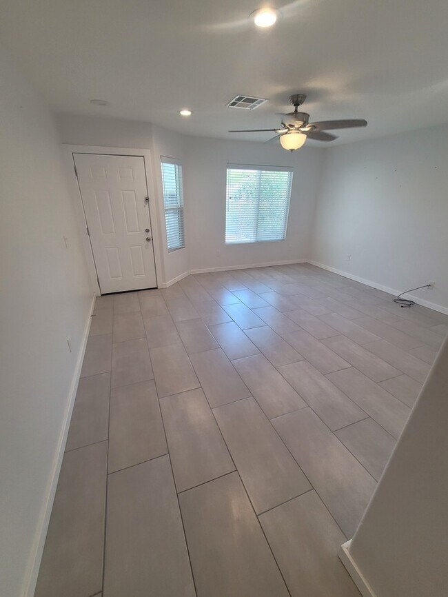 Foto del edificio - Gorgeous 3/2 in the foothills for rent!