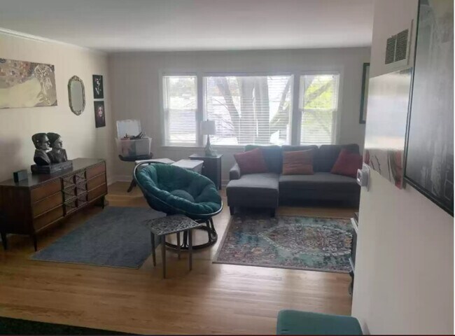 Foto del edificio - 6047 N Sauganash Ave