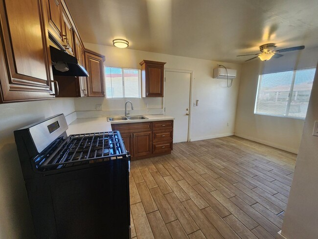 Building Photo - 3 Bedroom 1 bath