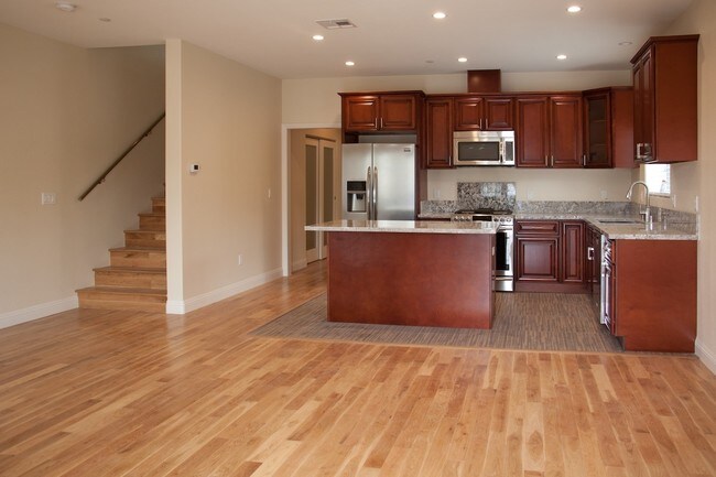 Foto del edificio - 5022-5024 Sawtelle Blvd